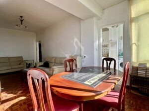8. Mesa da Sala entrada da cozinha, Oeiras